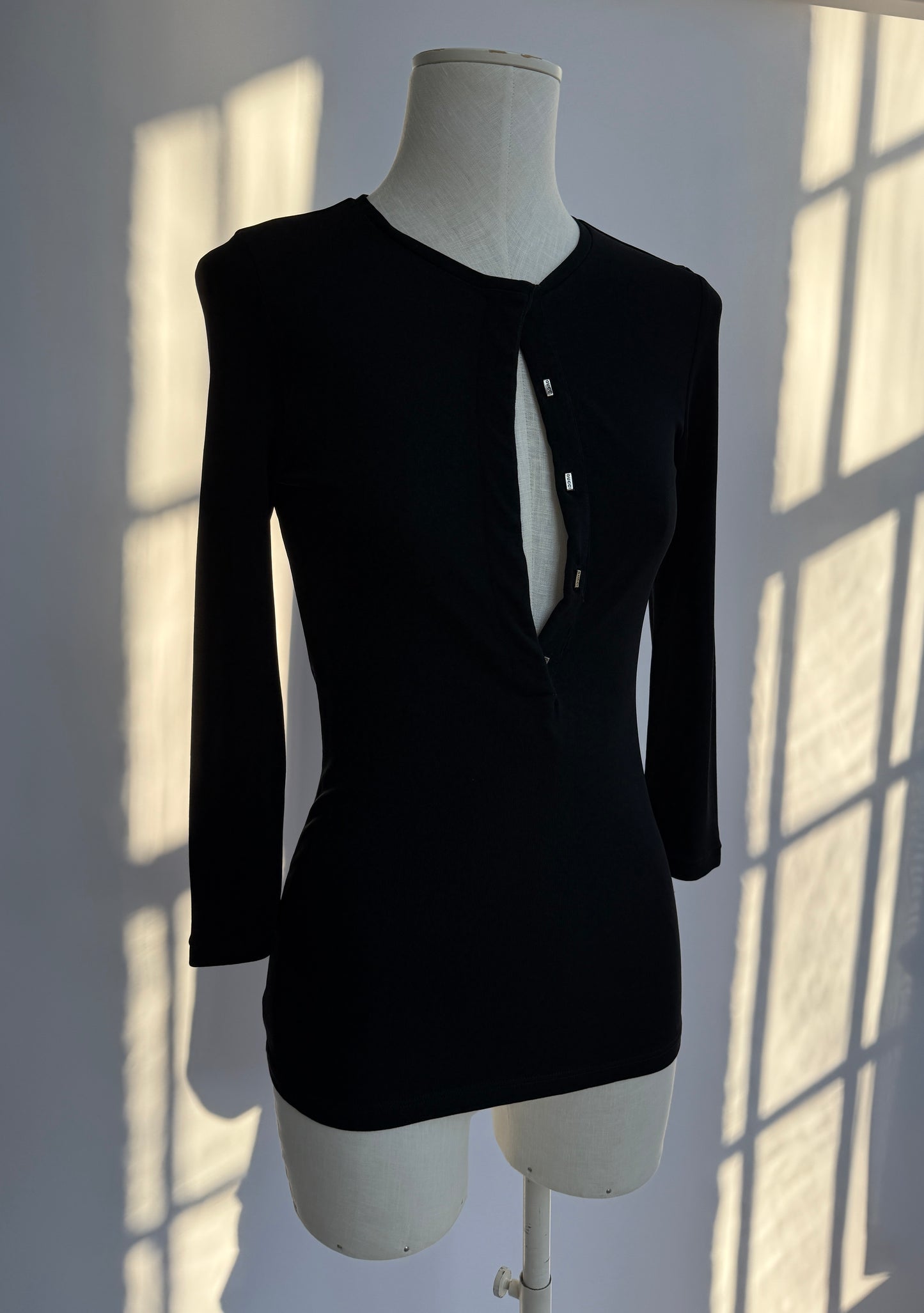 Gucci by Tom Ford 1997 Black Deep V Sliders Top with 3/4 Sleeves in size XS/S