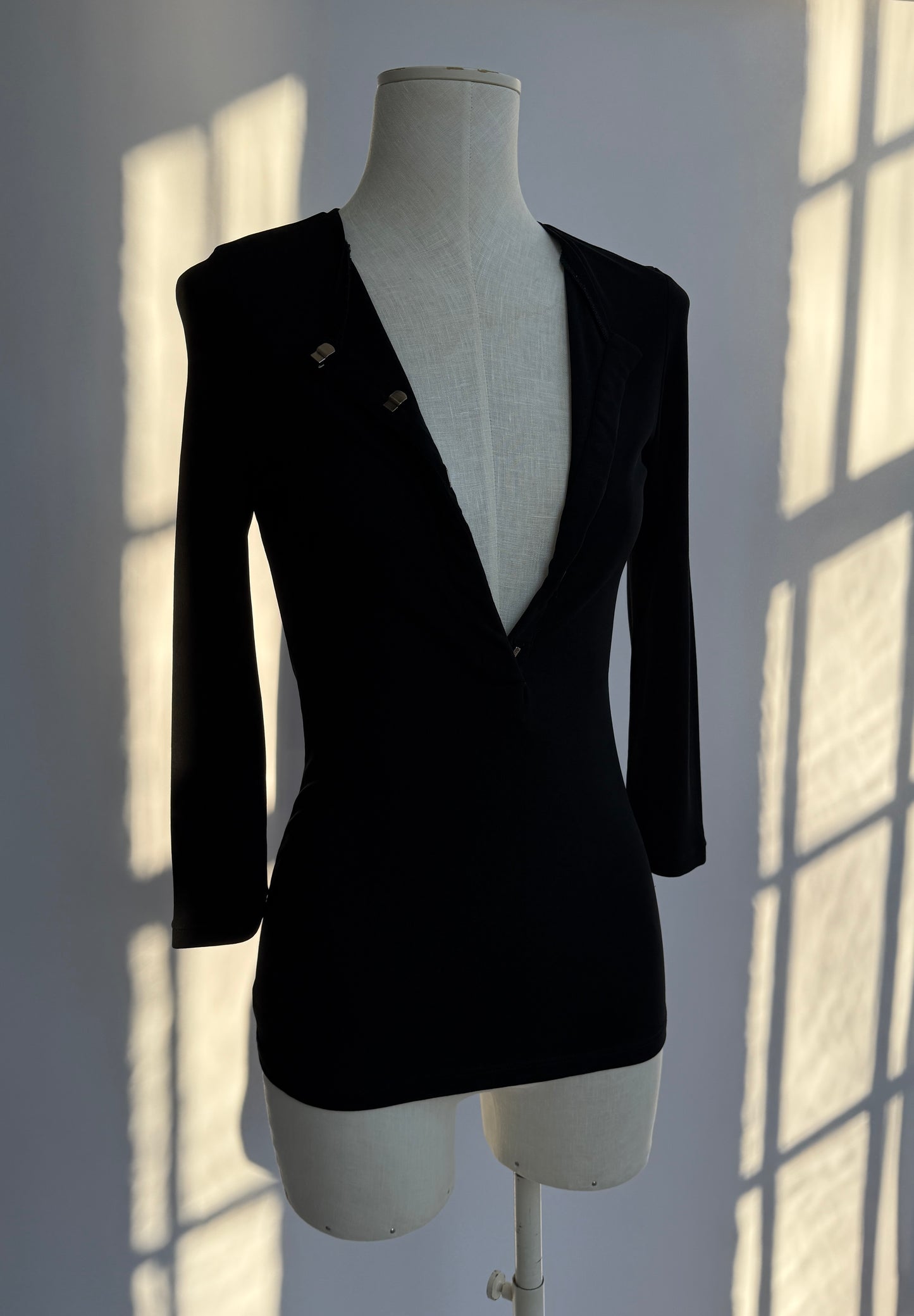 Gucci by Tom Ford 1997 Black Deep V Sliders Top with 3/4 Sleeves in size XS/S