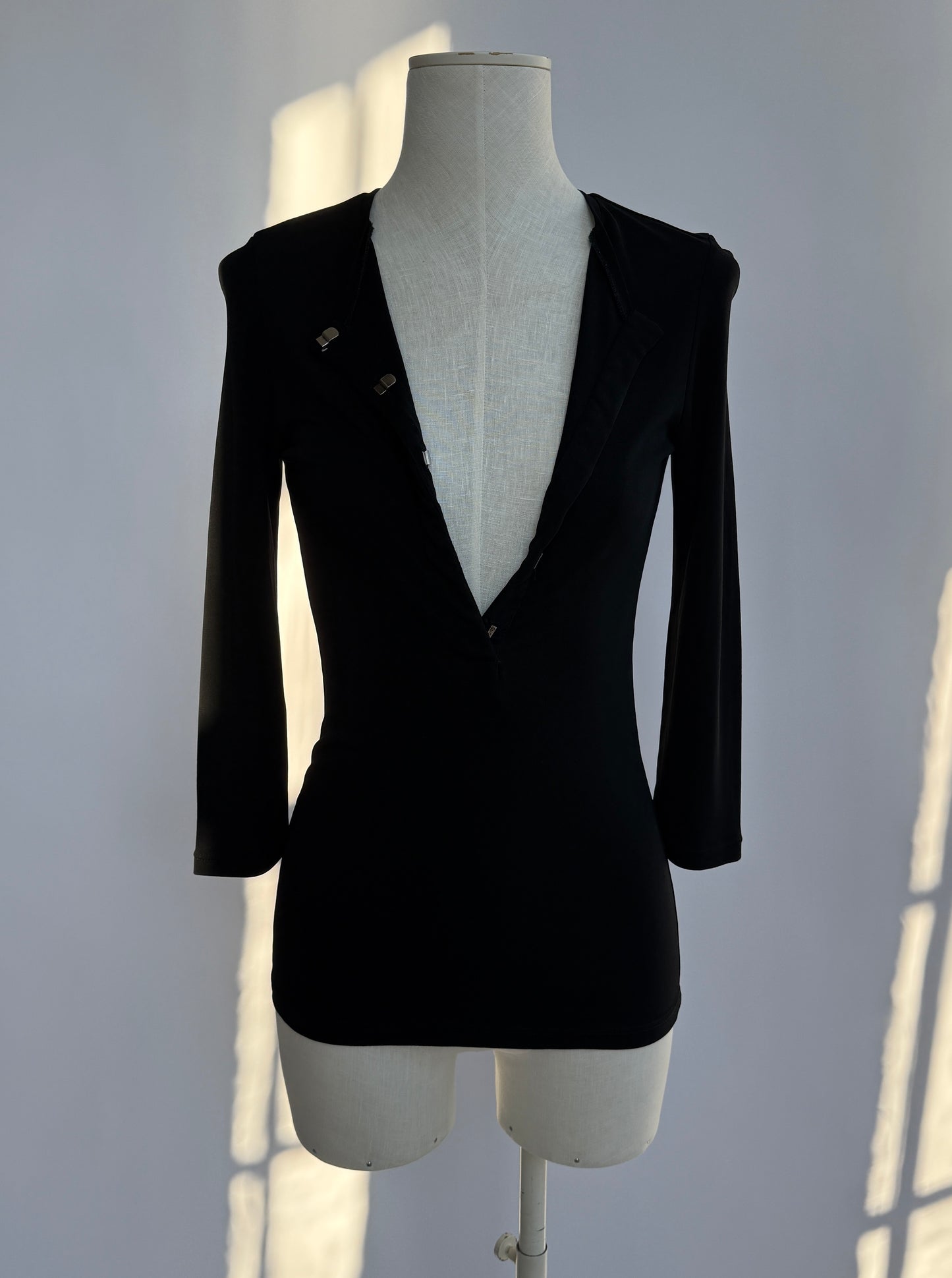 Gucci by Tom Ford 1997 Black Deep V Sliders Top with 3/4 Sleeves in size XS/S