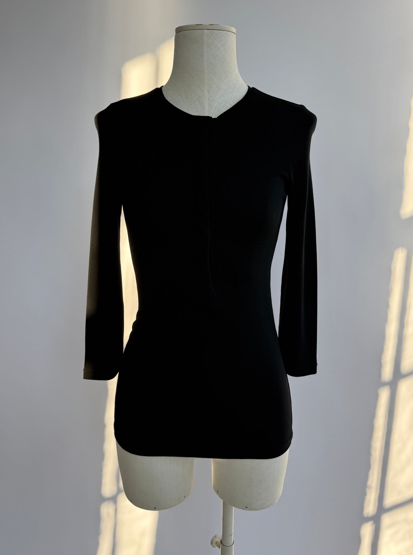 Gucci by Tom Ford 1997 Black Deep V Sliders Top with 3/4 Sleeves in size XS/S