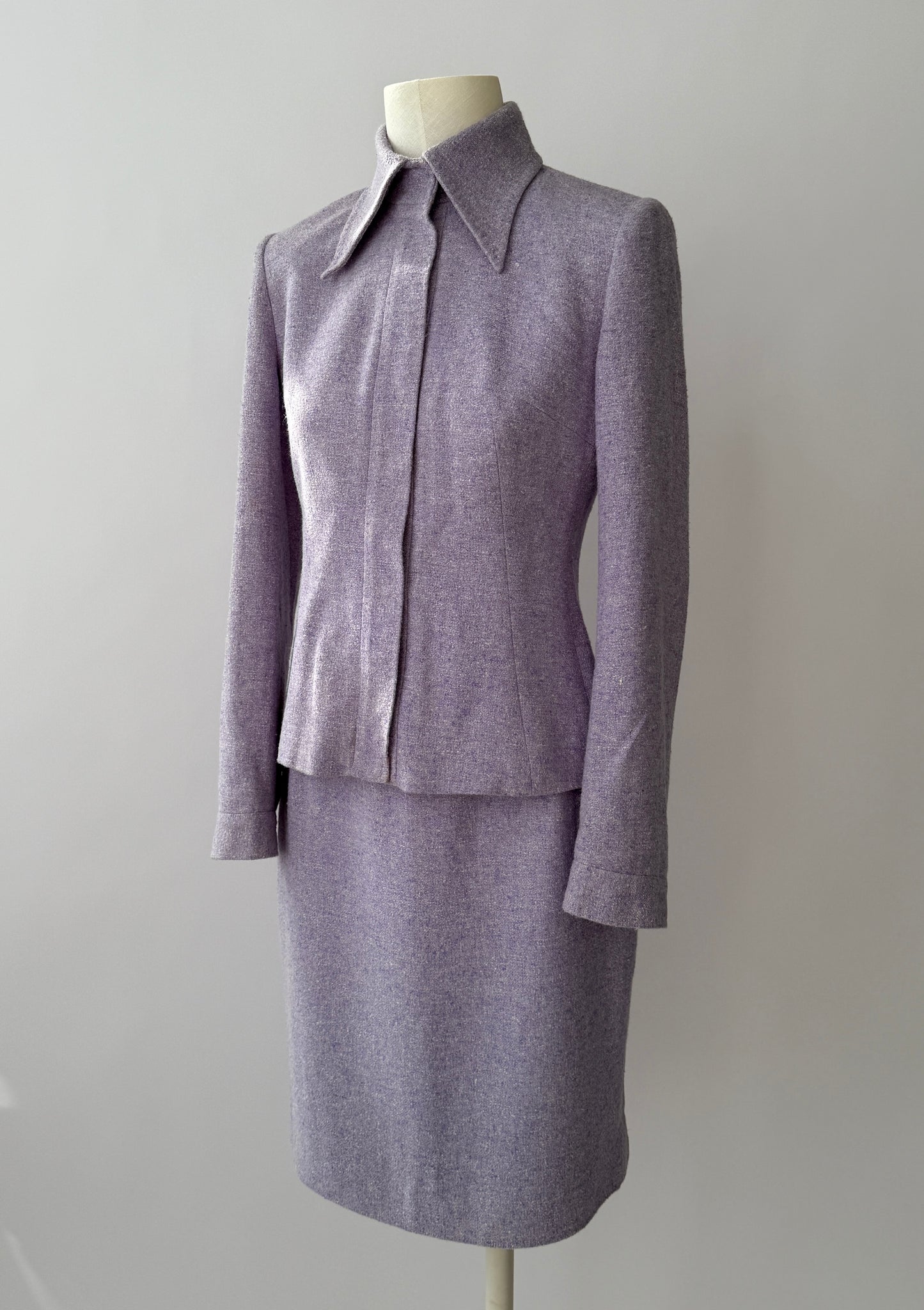 Dolce & Gabbana 90's/early 2000’s Vintage Two-Piece Silk Boucle Lilac Skirt Suit in size S.