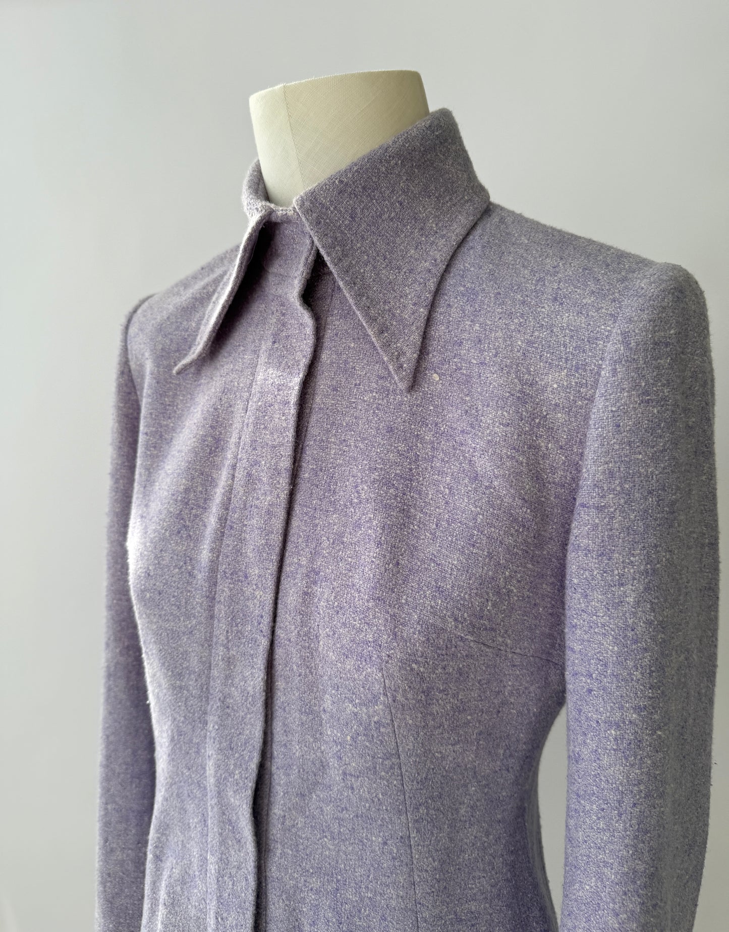 Dolce & Gabbana 90's/early 2000’s Vintage Two-Piece Silk Boucle Lilac Skirt Suit in size S.