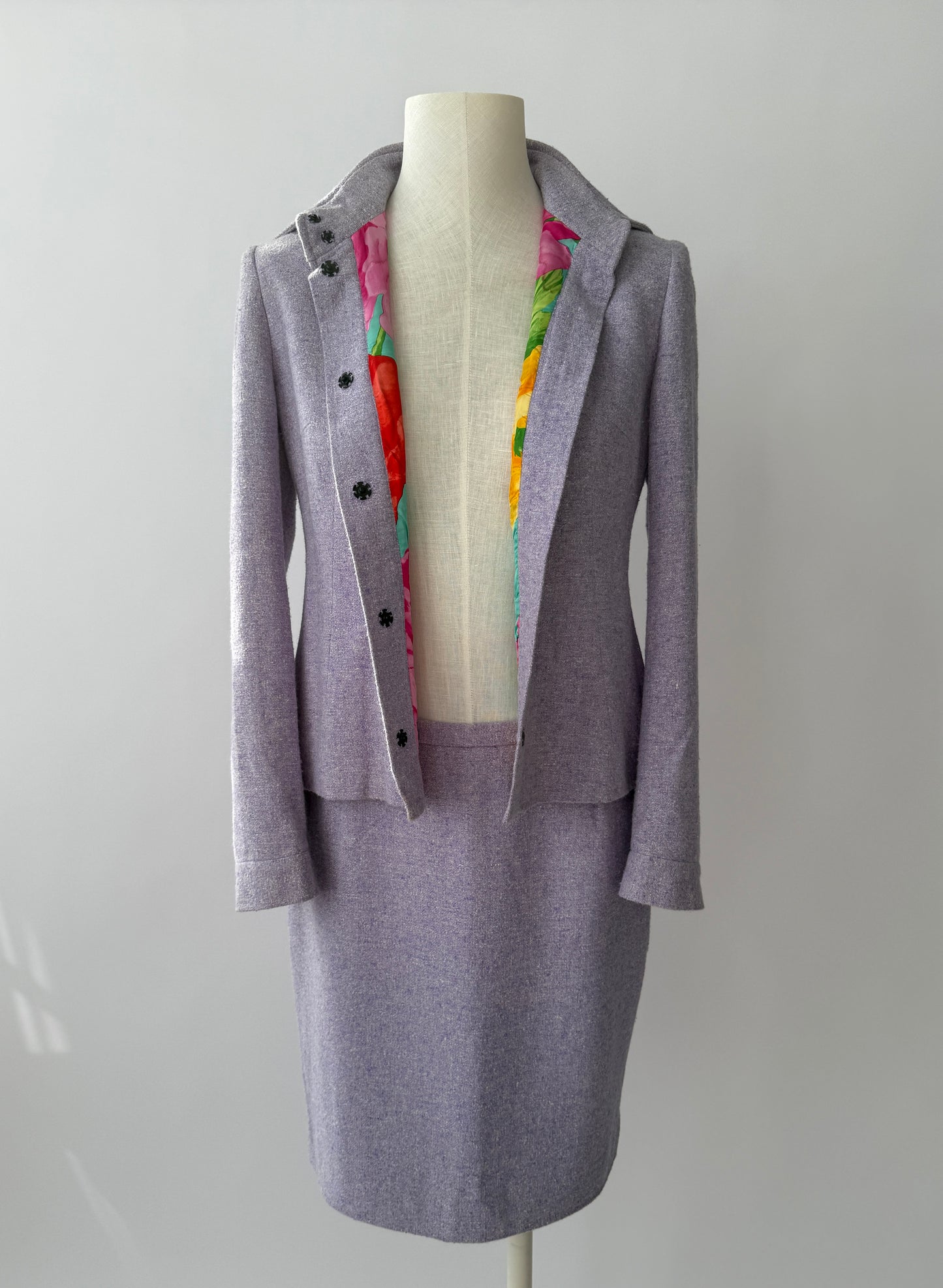 Dolce & Gabbana 90's/early 2000’s Vintage Two-Piece Silk Boucle Lilac Skirt Suit in size S.