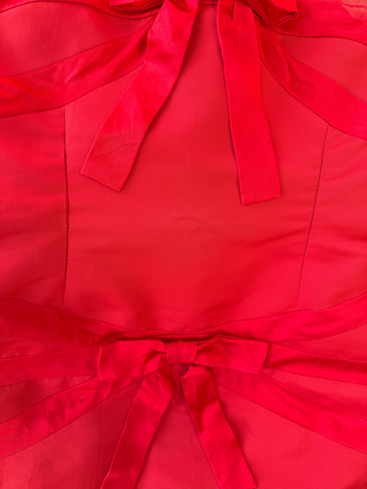 Fourth detail photo of the fabric of the vintage Valentino red dress