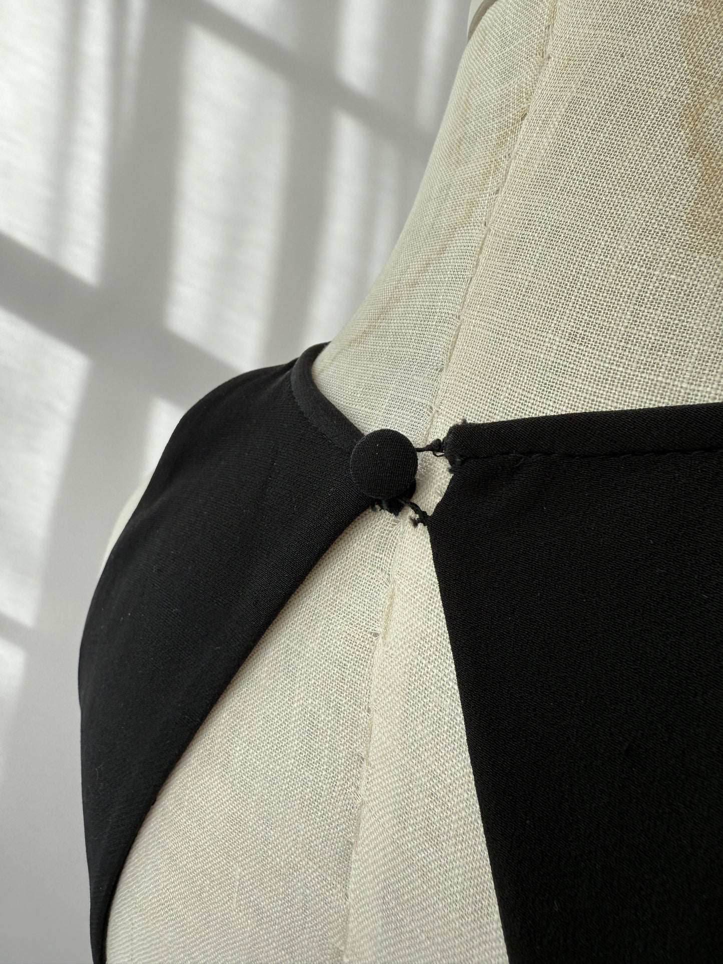 Valentino F/W 2001 Runway Black Silk Beaded Backless Mini Dress (S)