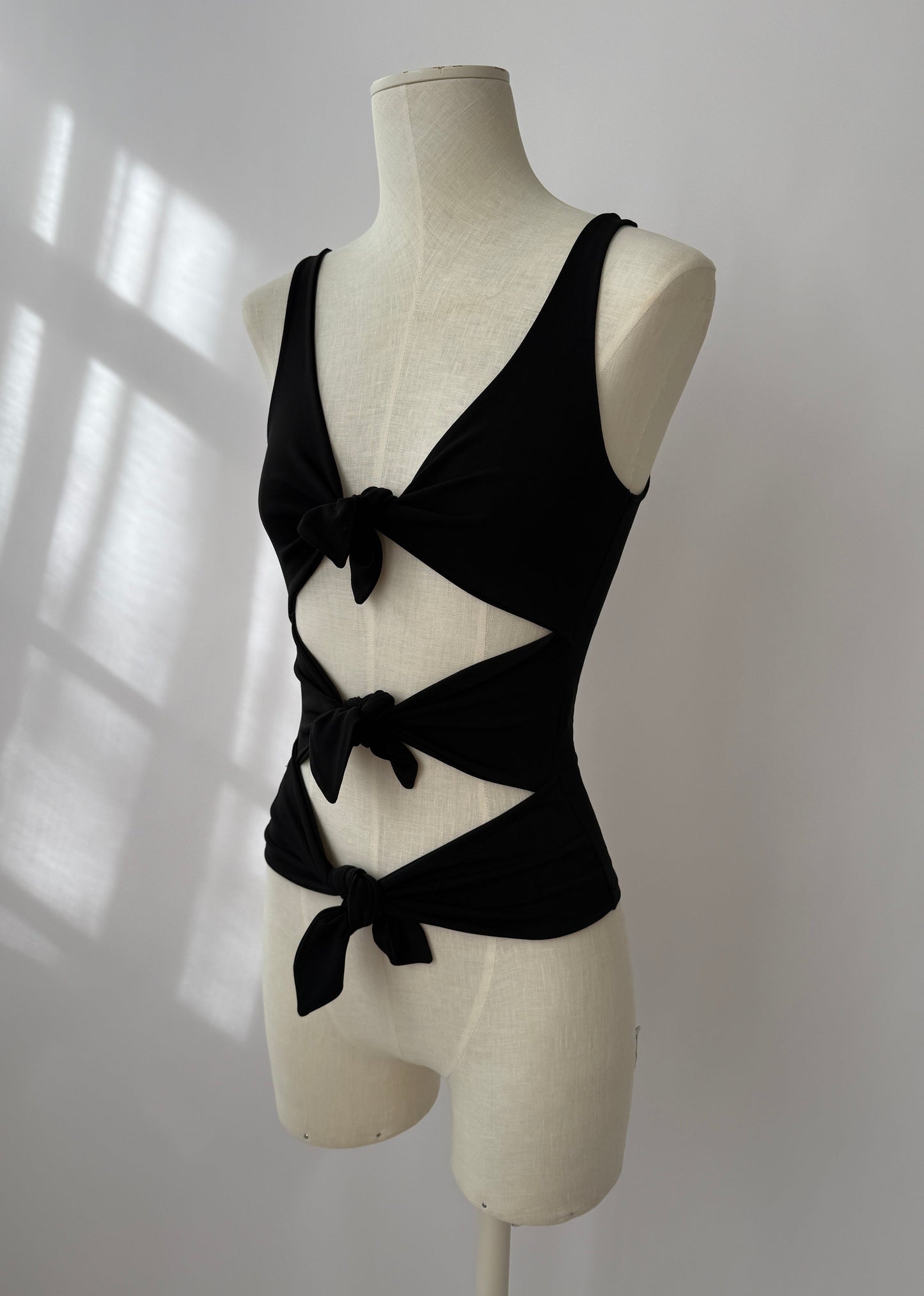 Valentino 2002 Vintage Knot Tie Cutout Top (S/M)