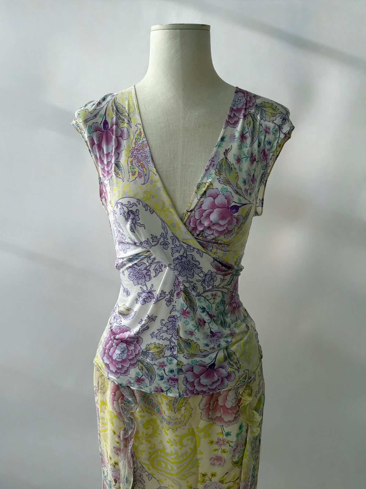 Emanuel Ungaro 2000s Vintage Silk Floral Two Piece Skirt Set (S)