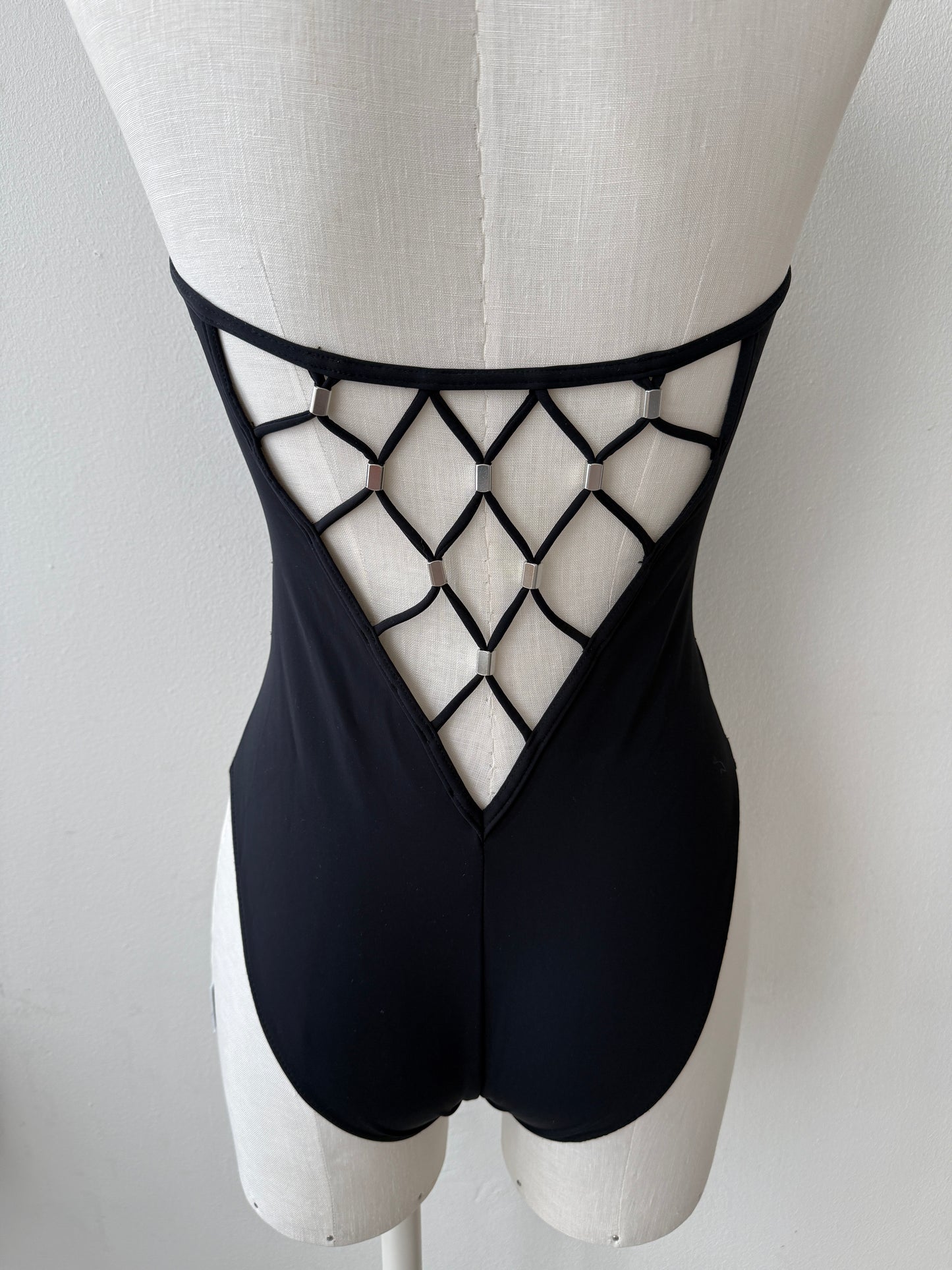 A zoomed-in photo of the open back of the plunging geometrical Paco Rabanne Vintage Swim Suit on a mannequin
