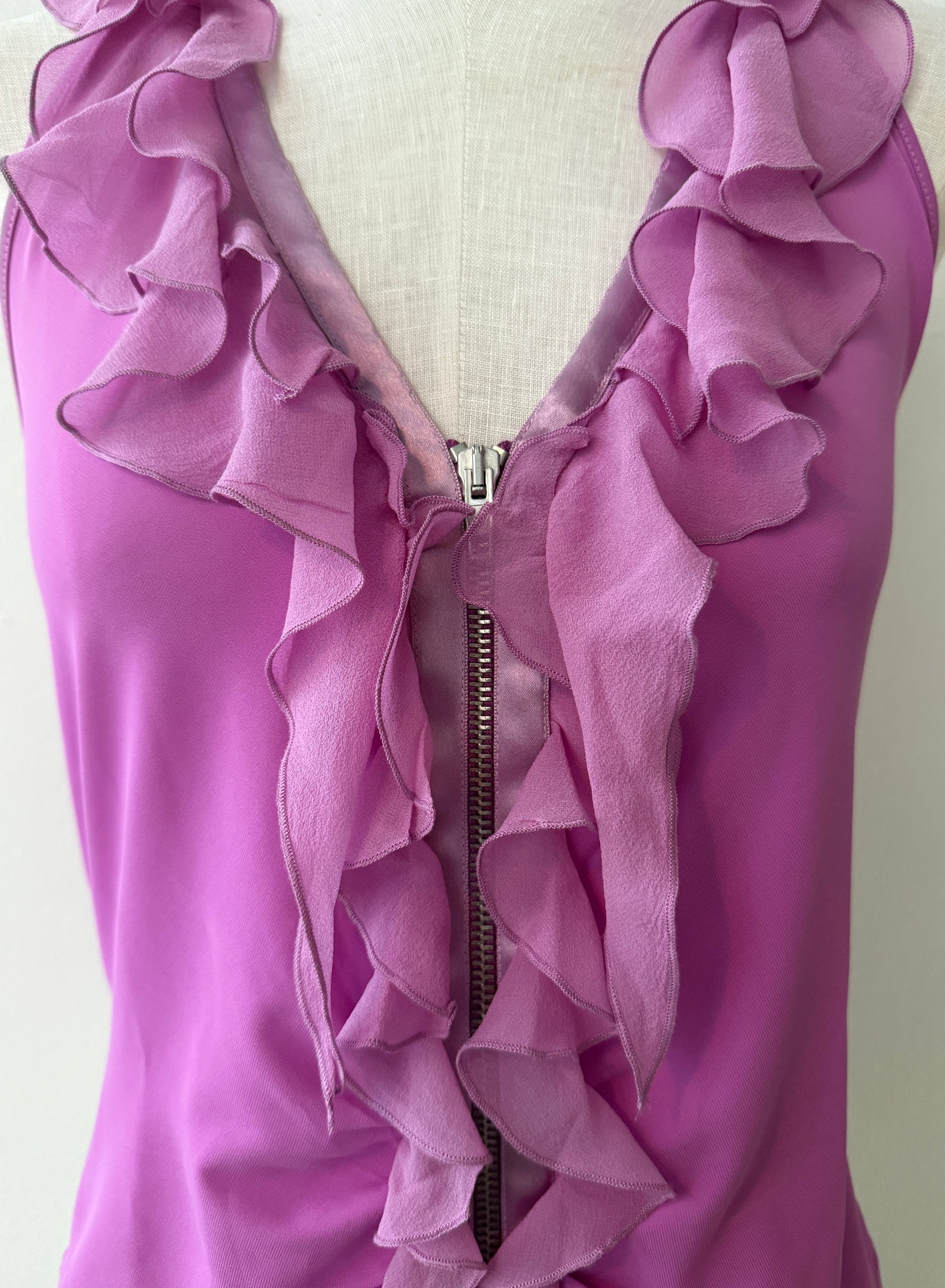 Detail photo of the zipper of the Emanuel Ungaro Pink Silk Ruffle Top on a mannequin