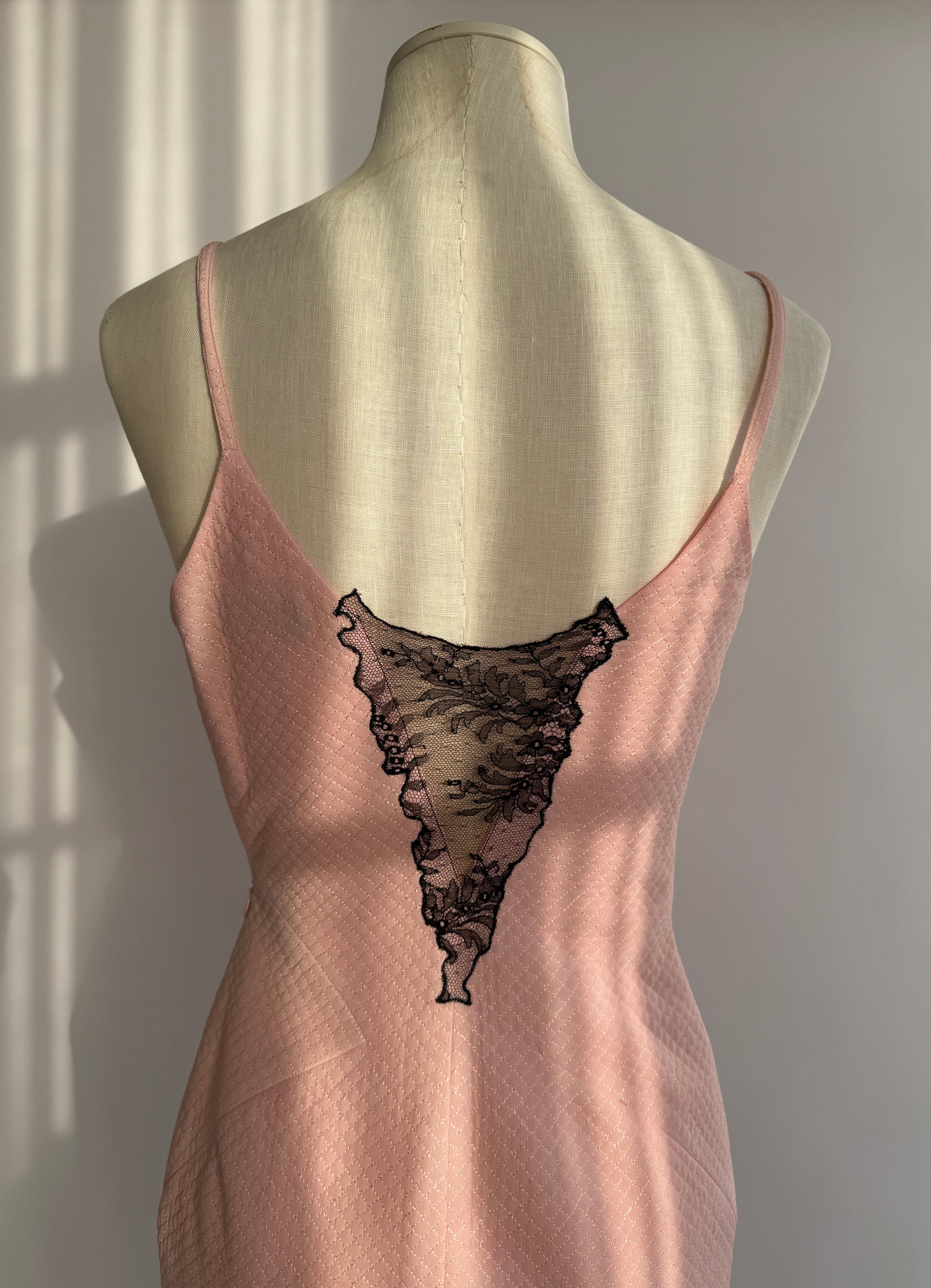Versace pink dress back side zoomed in detail shot with lace detail and spaghetti straps – S/S 2002 collection.