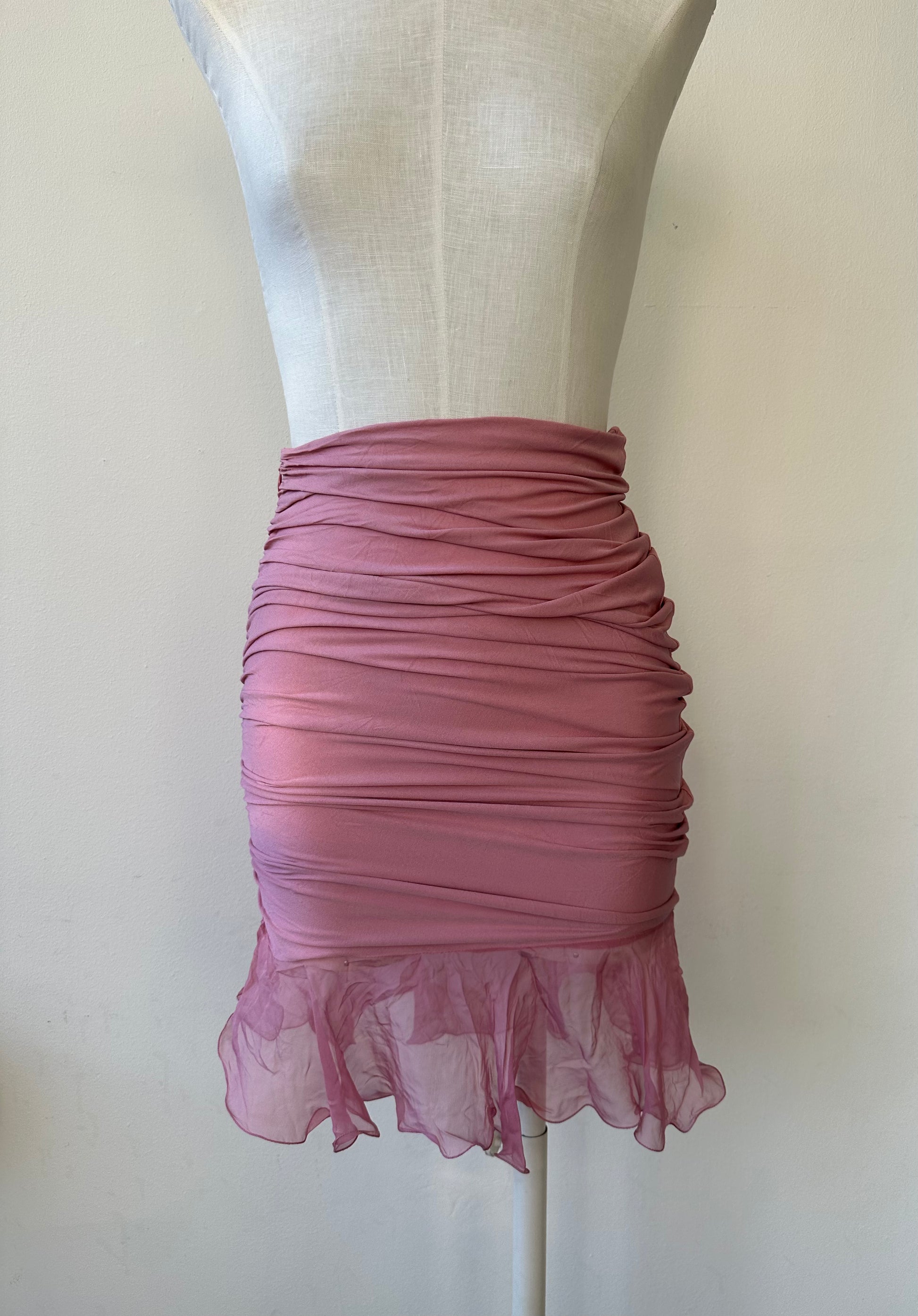 Early 2000's Emanuel Ungaro pink silk skirt with ruching in size XXS/XS designed by Giambattista Valli