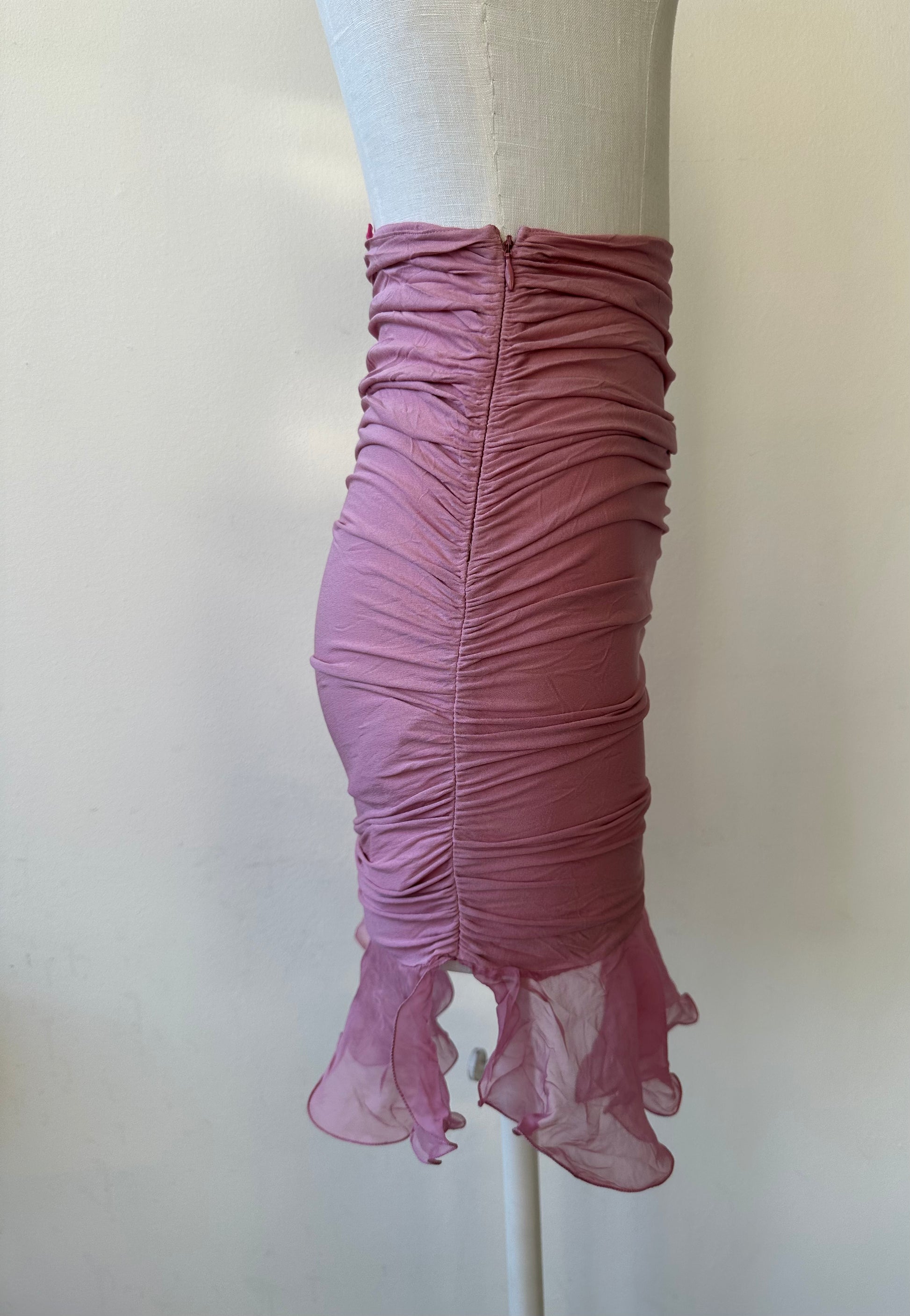 Early 2000's Emanuel Ungaro pink silk skirt with ruching in size XXS/XS designed by Giambattista Valli