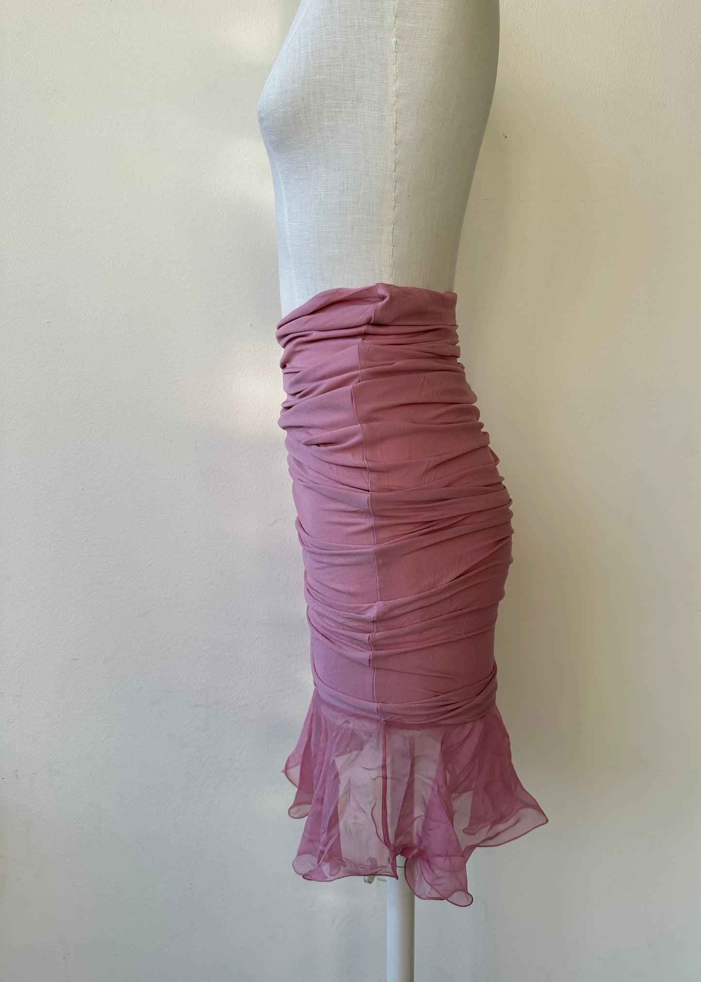 Early 2000's Emanuel Ungaro pink silk skirt with ruching in size XXS/XS designed by Giambattista Valli