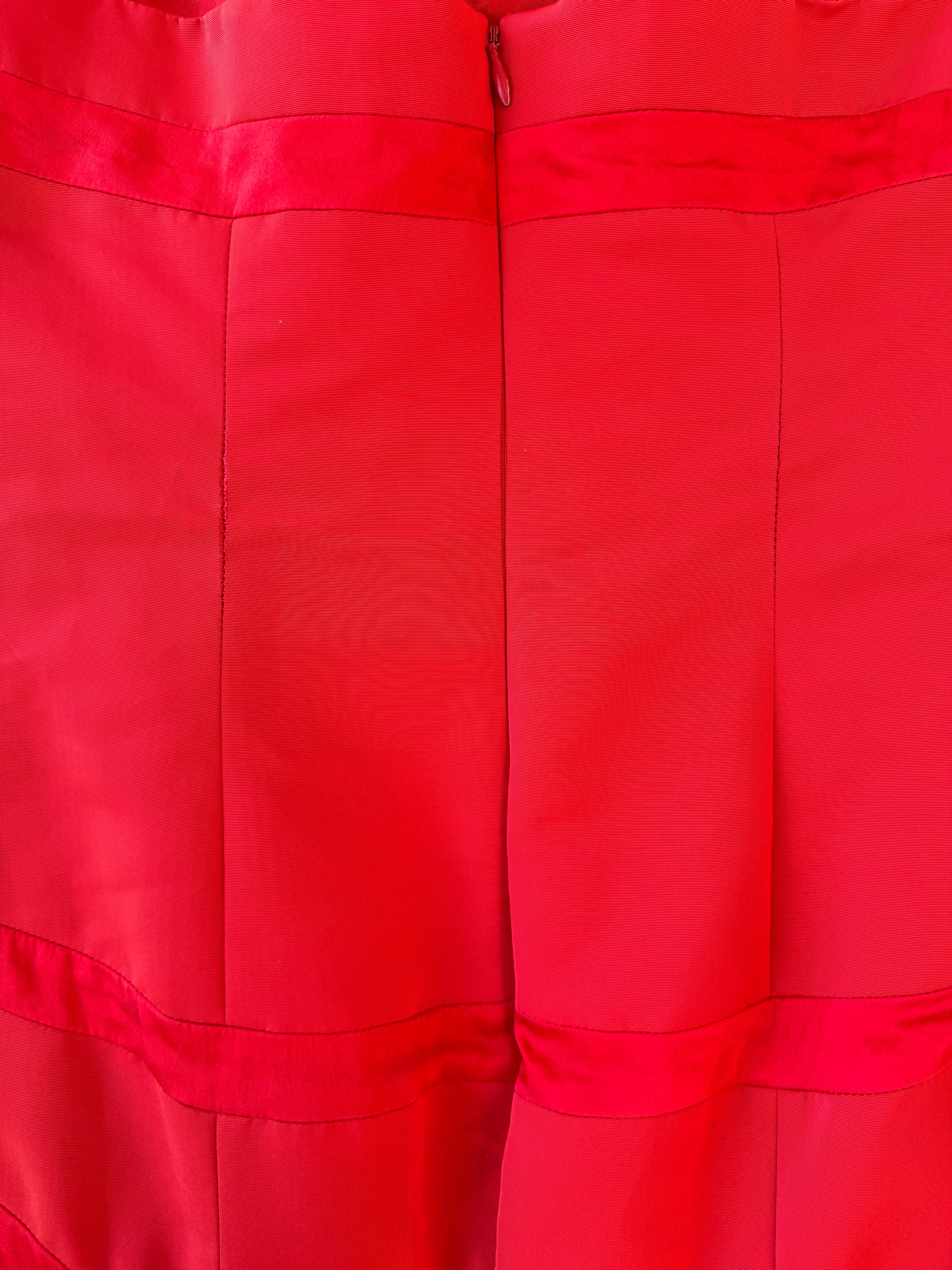 Third detail photo of the fabric of the Valentino vintage strapless dress